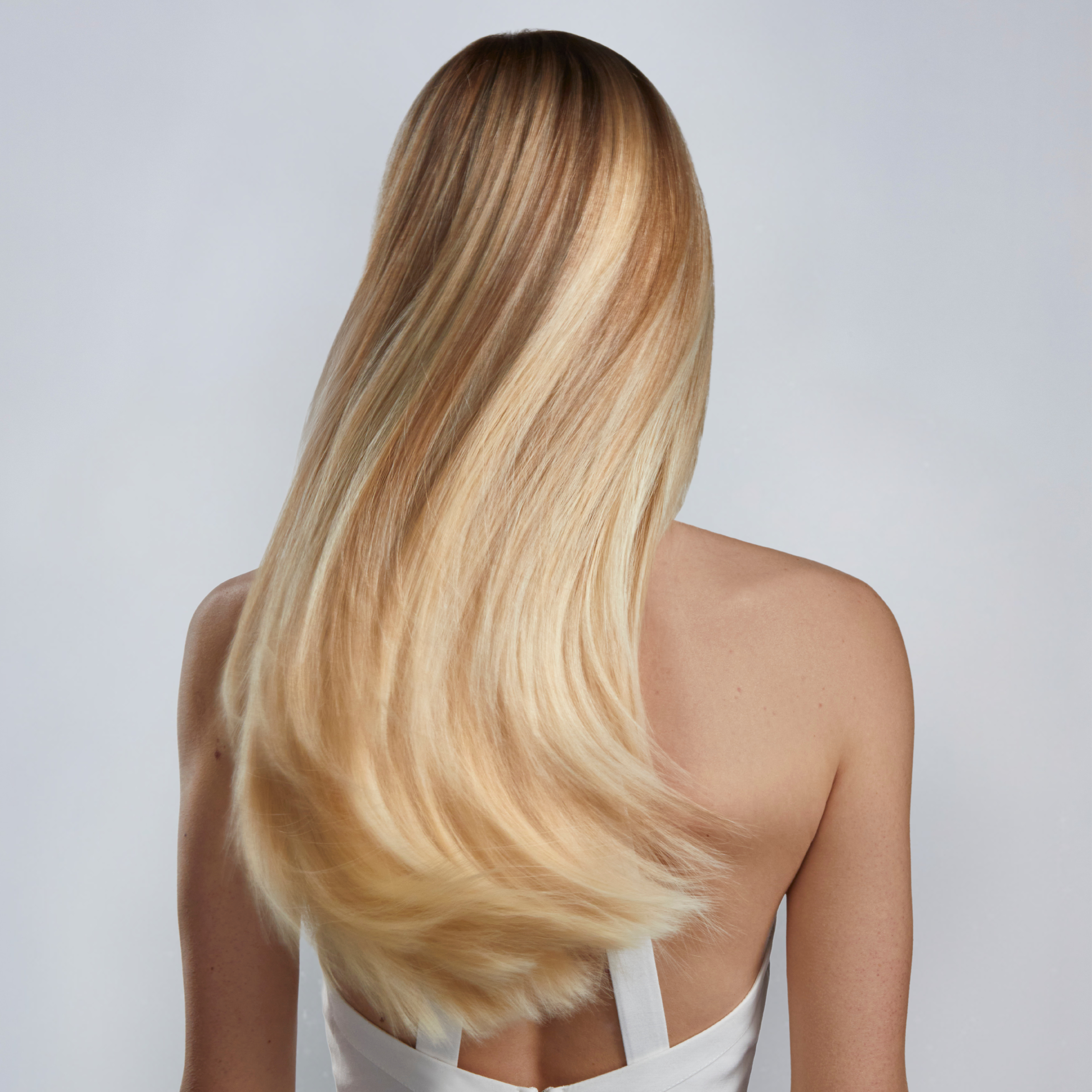 Trattare il biondo: come ravvivare il colore e dire addio all’effetto giallo